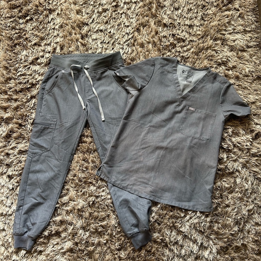 FIGS Technical Collection Scrub Set